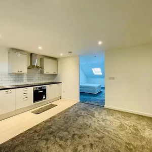 Layrek 1 Bedroom Flat London