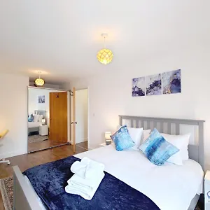Two Bed Serviced By Docklands London